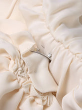 Carregar imagem no visualizador da galeria, Camisa Com aplicação de flor Elegância
