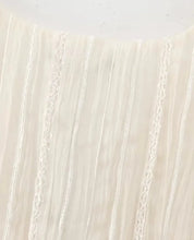 Carregar imagem no visualizador da galeria, Blusa Curta Detalhe em Nó - Elegância e Charme em Cada Detalhe
