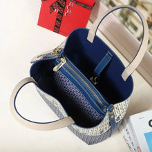 Carregar imagem no visualizador da galeria, Bolsa com Monograma CHCH - Novidade
